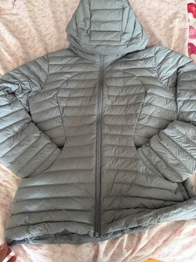 lululemon athletica Light Gray Hooded Puffer Jacket